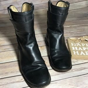 New black leather Frye Paige short boots, 8